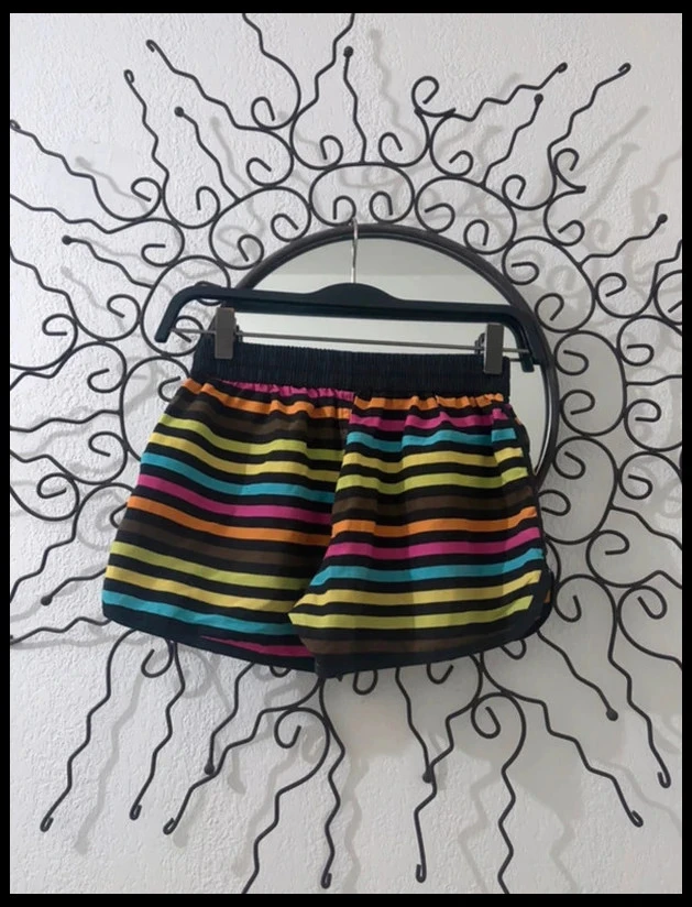 Short de Banho e Esporte Feminino Retrô Listras Multicoloridas - Tamanho 36 (S) - Ótimo Estado – photo 2